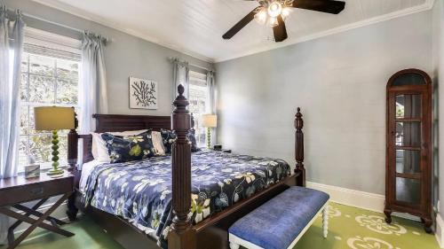 Downtown House | Lighthouse Villa by AvantStay