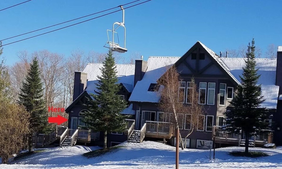 North Troy House | Lux 5BR/4BA V125 Ski I/O, 18-hole Championship Golf, Water Park, pet friendlynn