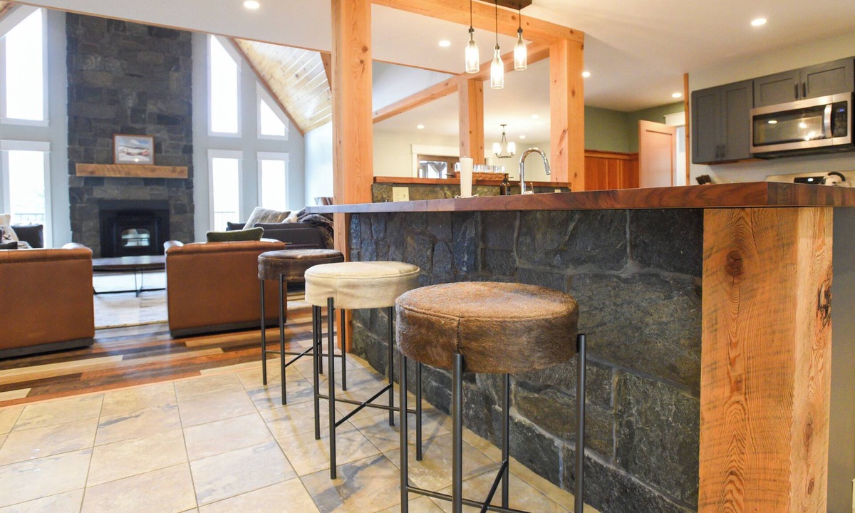 Eastern Vermont House | Luxe Mountain Retreat : Minutes to Stowe and Elmore : Family Friendly :