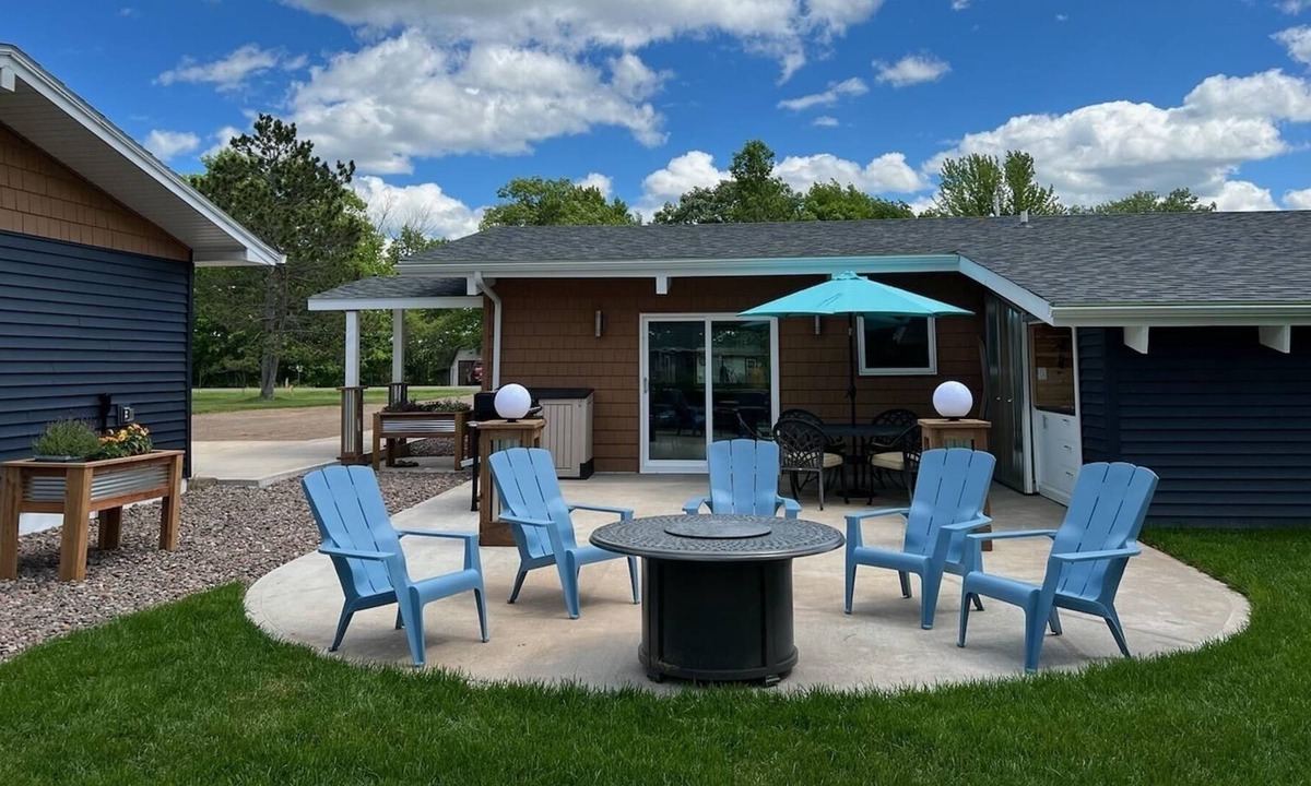 Sturgeon Lake House | Luxurious and Fun Lake Cottage Near Munger & Soo Line. 8 kayaks, 2 paddleboards.
