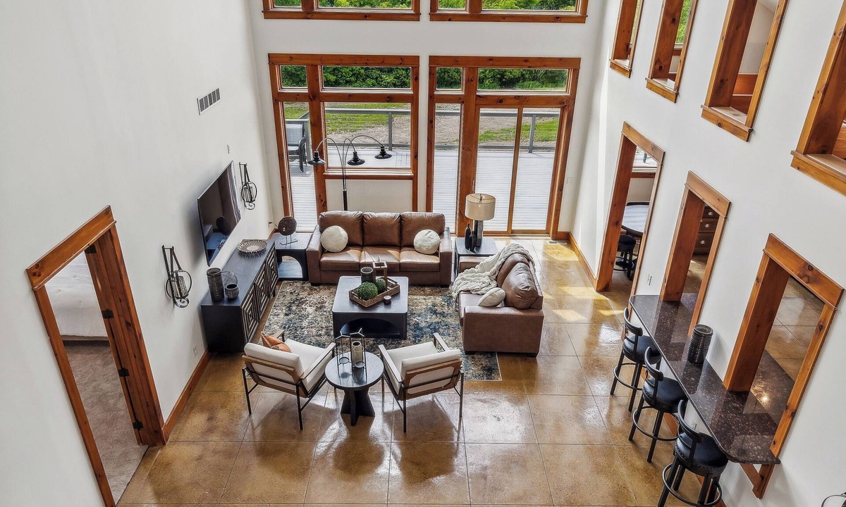 Waseca County House | Luxury Countryside Home! Sleeps 22+/Pickleball