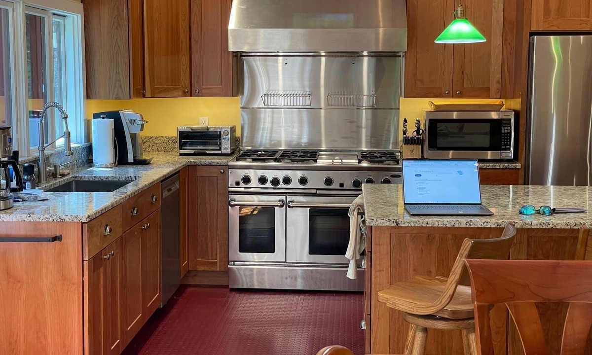 Williamsville House | Luxury Newly Renovated 3 Bedroom Home Close to Brattleboro and Mount Snow