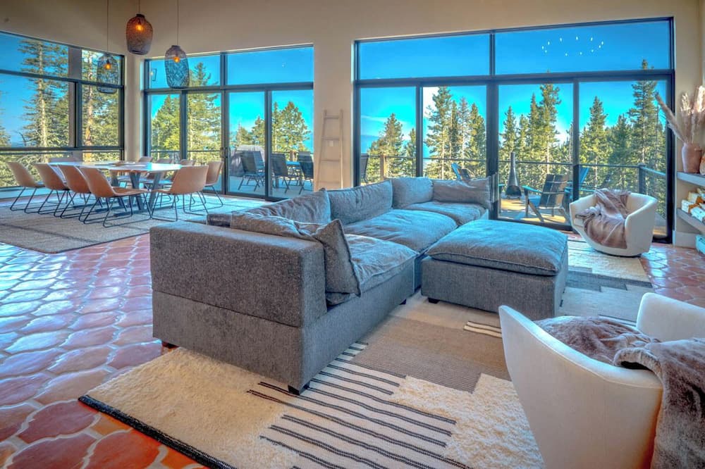 Angel Fire Cabin | Luxury Slopeside Mountain Top Retreat in Angel Fire with WiFi