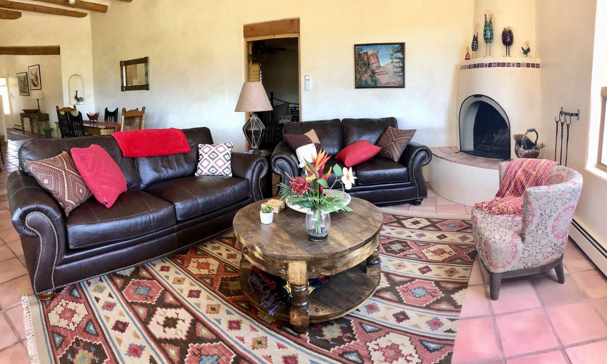 Northeast Santa Fe House | Magnificent 360 mtn VIEWS, classy interior, & WALK TO PLAZA