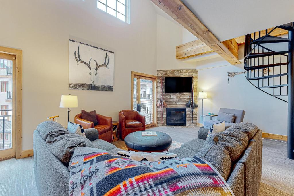 Taos Ski Valley Apartment | Majestic Alpine Retreat