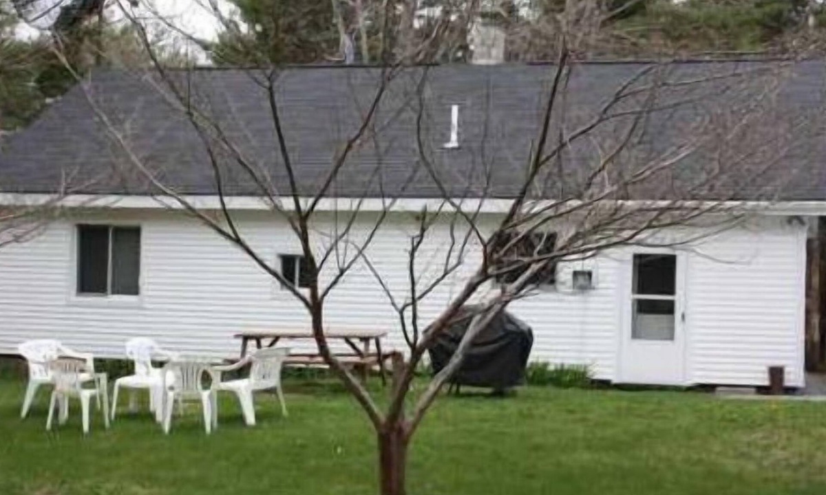 Town Hill House | Make your 2023 Reservations - Pet Friendly