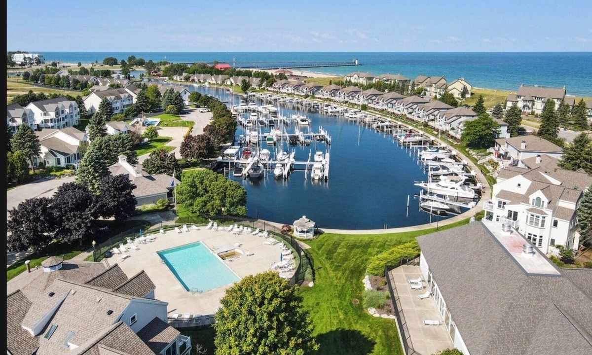 Manistee House | Manistee Harbor Retreat · Lake Michigan Access · Indoor Pool · Sleeps 8