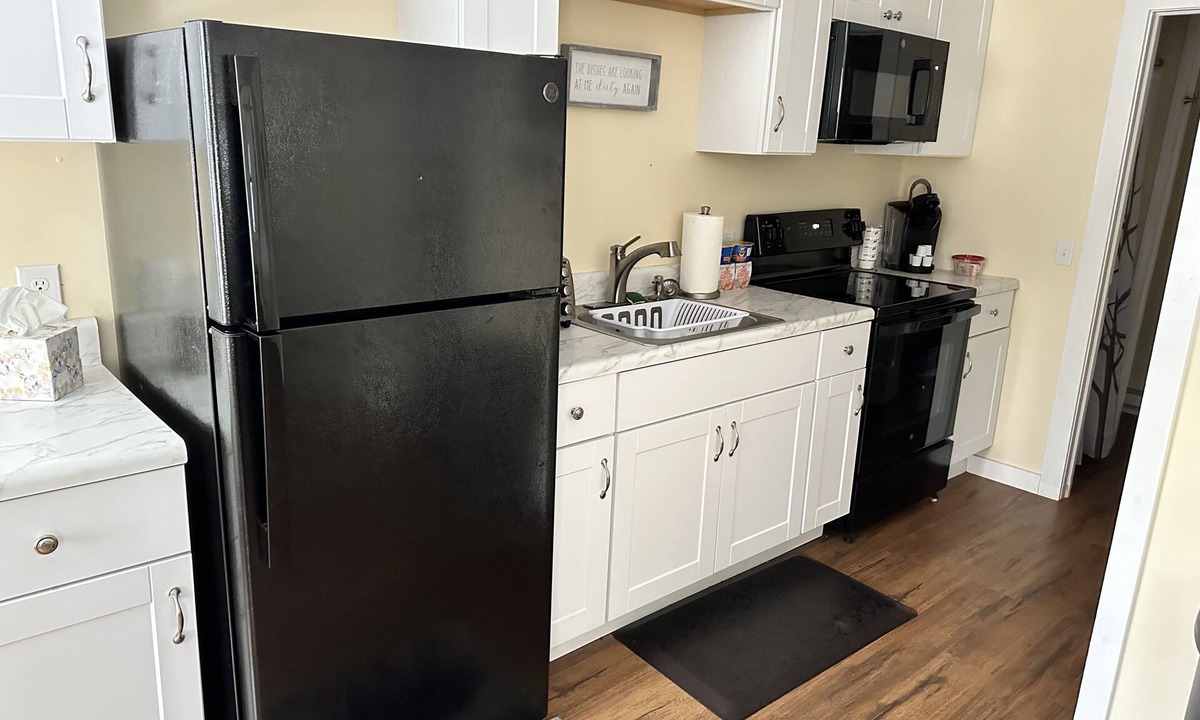 Schroon Lake Hotel | Maple Leaf Motel