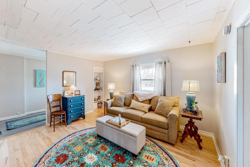 Colchester House | Maplewood Manor - Unit 1