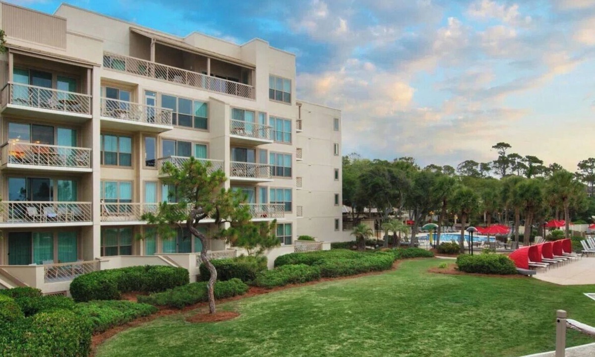 Beach Lagoon Resort | Marriott Monarch at Sea Pines- 2 Bedroom Unit Sleeps 6!