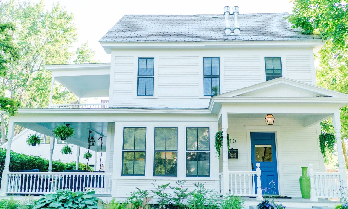 Middlebury - Warren House | Middlebury, VT Newly renovated four bedroom Luxury Home (sleeps 8)