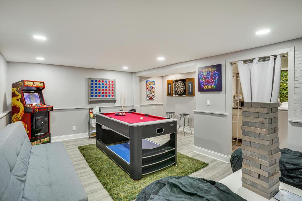 Golden Valley House | Minneapolis Home Mins From US Bank Stadium and More