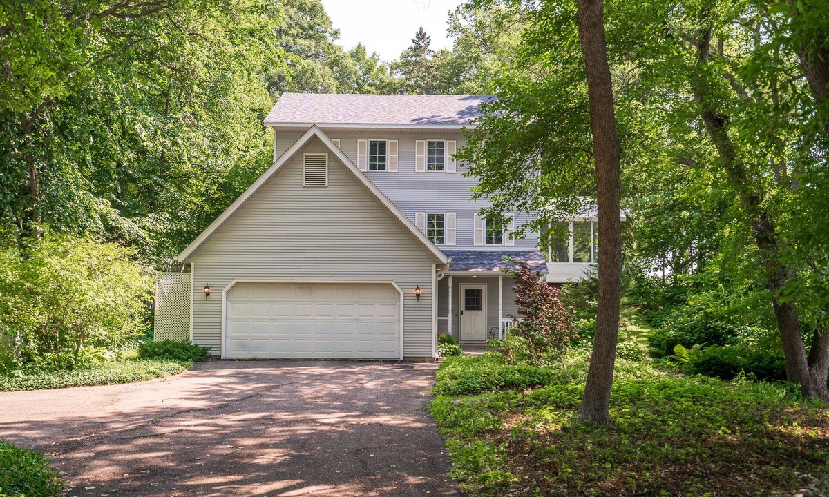 Chaska House | MINNeSTAY* Hazeltine Hideaway