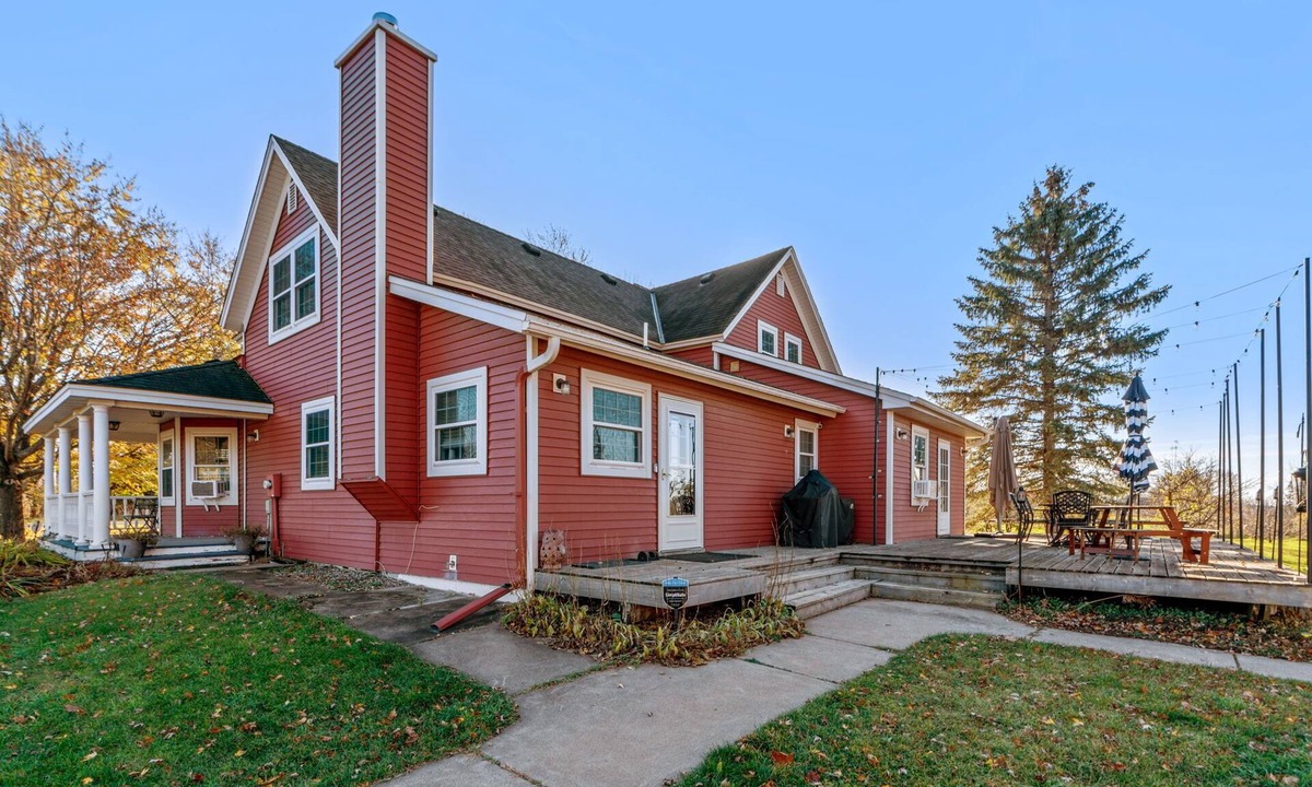Hugo House | MINNeSTAY* The Orchard