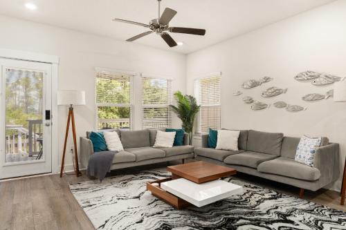 Ono Island House | Mins to the Beach/King Beds/Arcade-Snowbird Deals!