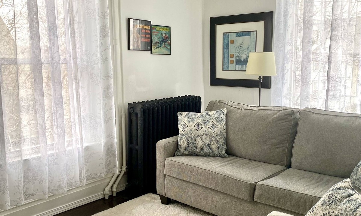 Sault Ste. Marie Apartment | Mint Vintage 2 bed apt Walk to the locks Sault USA