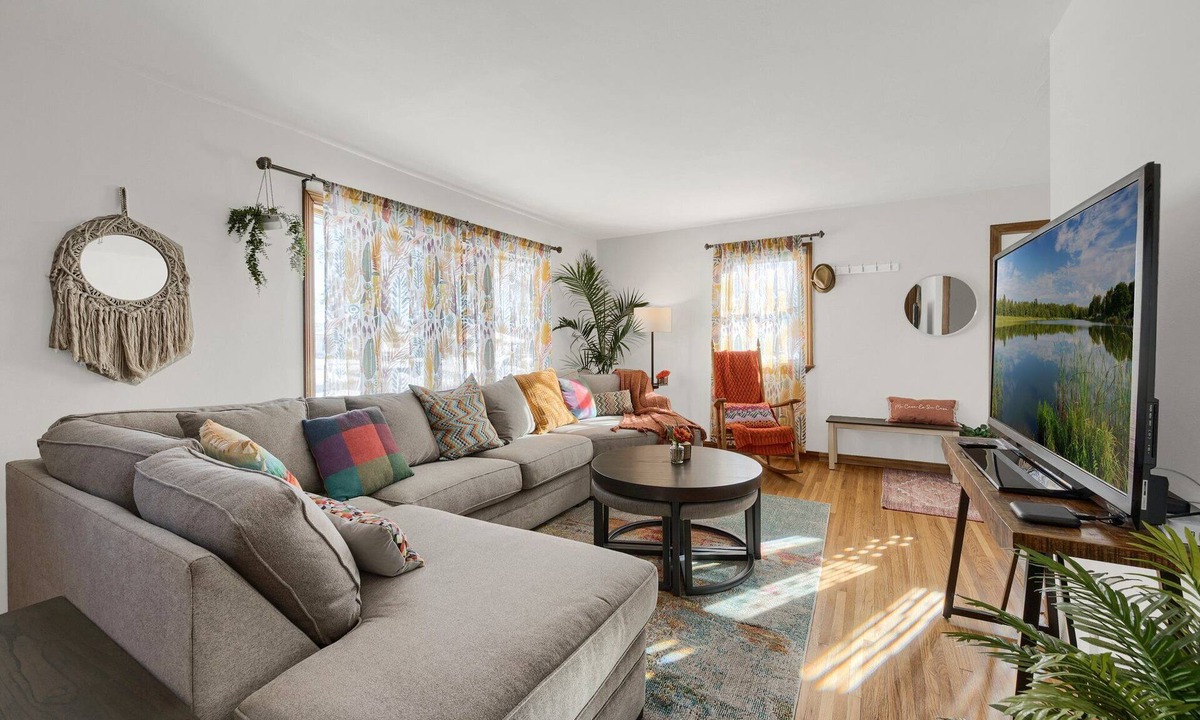 Richfield House | Minutes From Mall Of America and Airport -Single family quiet non through street