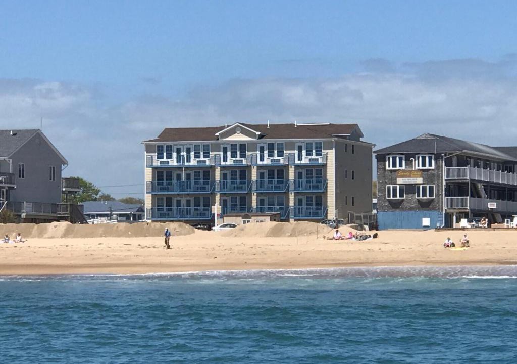 Misquamicut Hotel | Misquamicut Beach Front Inn