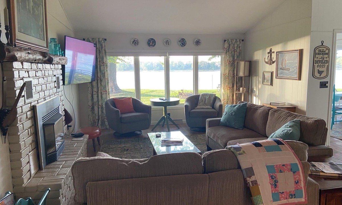 Wabasha House | Mississippi Magic: Cabin with Private Dock for Your Perfect Getaway!