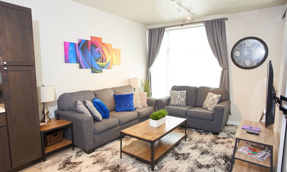 Powderhorn Apartment | Modern 1 BR, Free Parking, Fast Wi-Fi, W/D, Desk