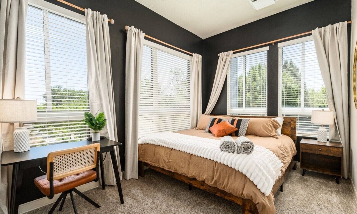 Boise Apartment | Modern 2BR Retreat | Hot Tub & Walk to Downtown