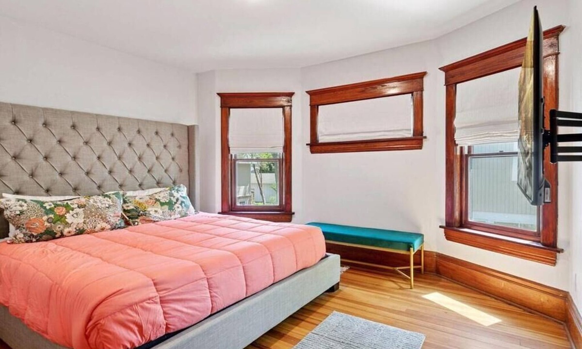 Hudson House | Modern 3BR Walk to River & Dining, 30+ Day Corporate & Relocation Housing