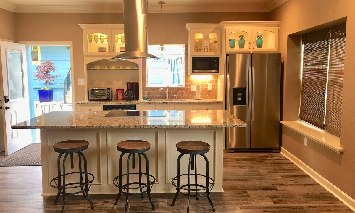 Capitol Hill House | Modern and chic guest house with EV universal wall connector level 2
