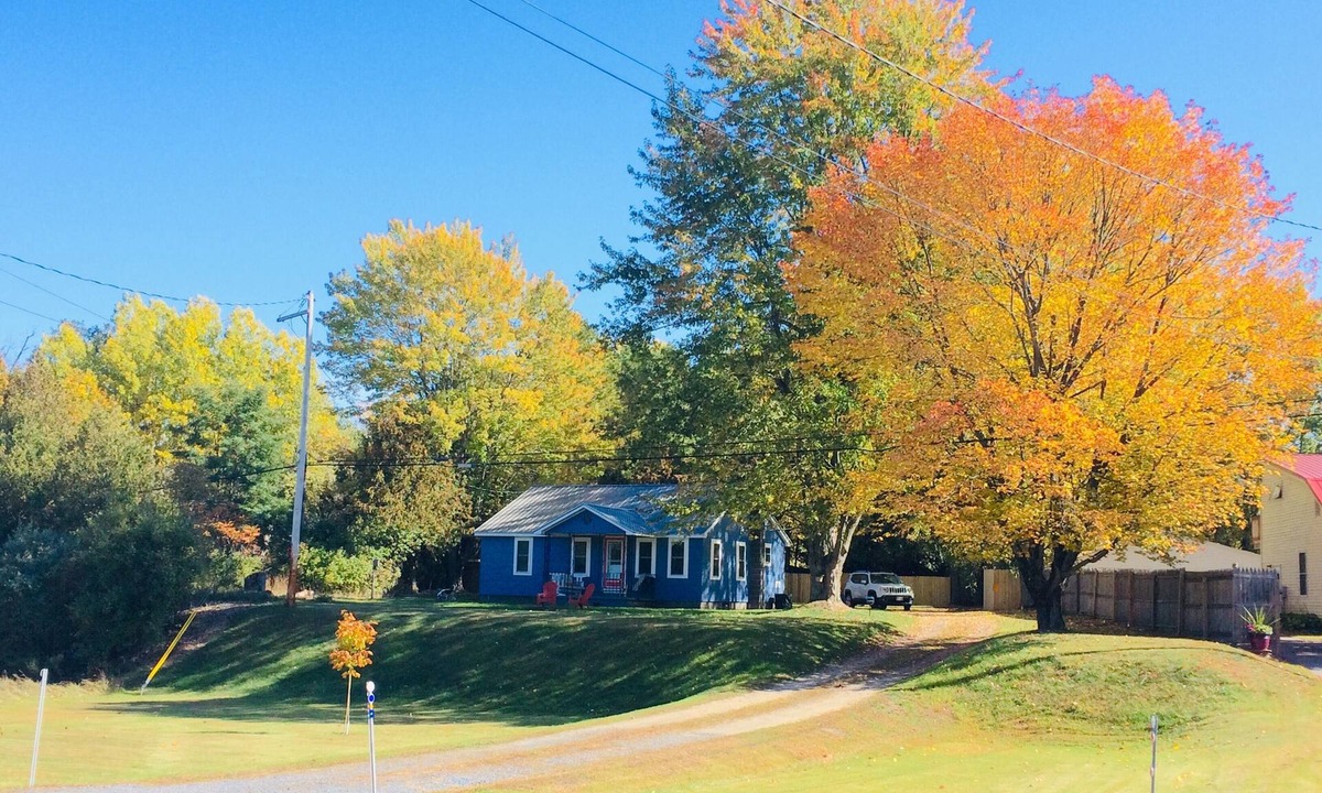 Peru House | Modern and Cozy Cabin short walk to Lake Champlain - Dog Friendly!