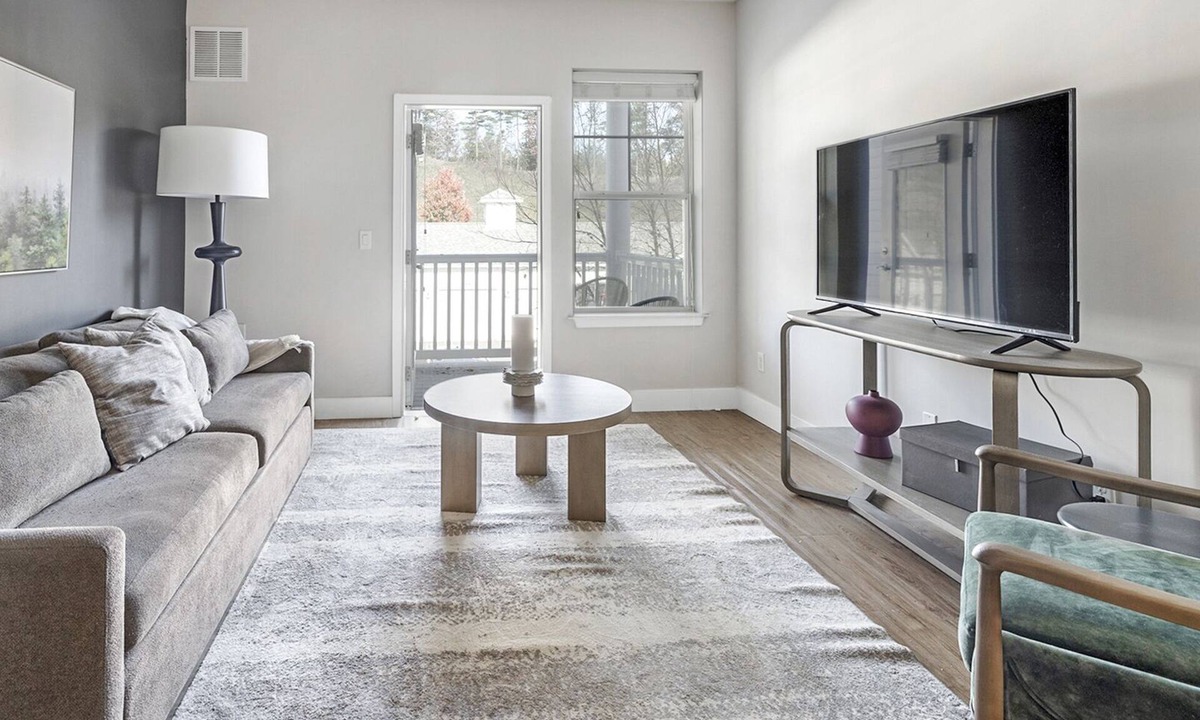 Simsbury Apartment | Modern Apartment in Prime Location (ID8044X07)
