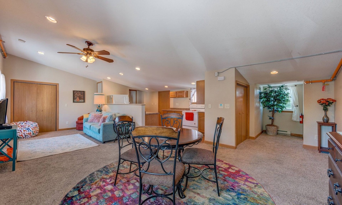 Pepin Condo | Moonbeam Condo - Beautiful 2 Bedroom Stay by Beach