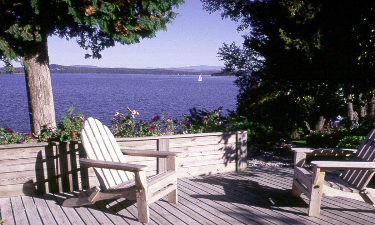 South Hero Cottage | Moonpath Cottage at Kibbe Point–the ultimate romantic escape