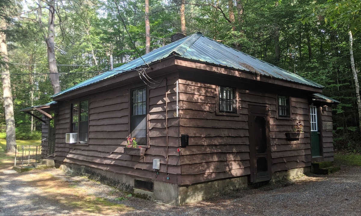 Ray Brook Cabin | Moreno's Cottages Cabin #10 -2 Bed/2 Bath Adirondack 4 season Cabin in the pines