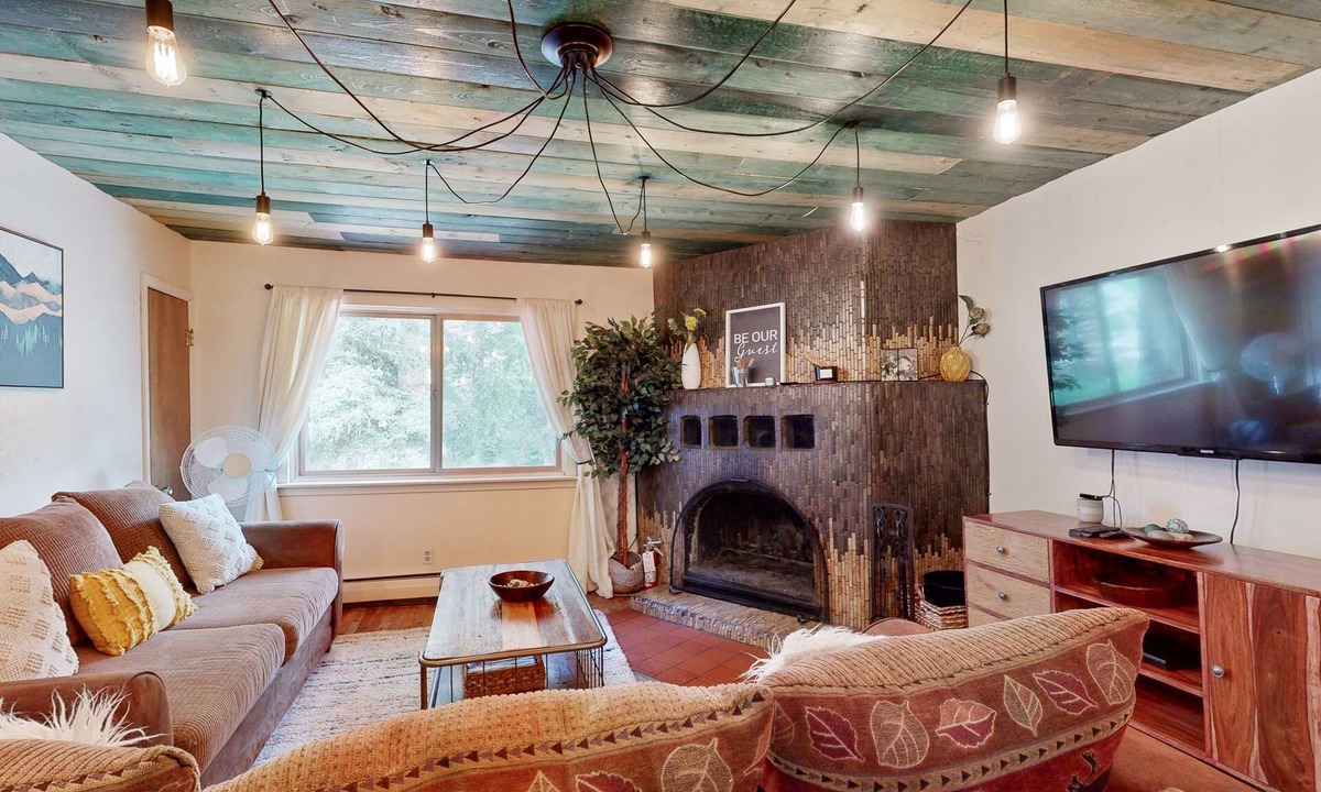 Arroyo Seco Condo | Mountain condo with fireplace - short drive to Arroyo Seco & Taos Ski Valley
