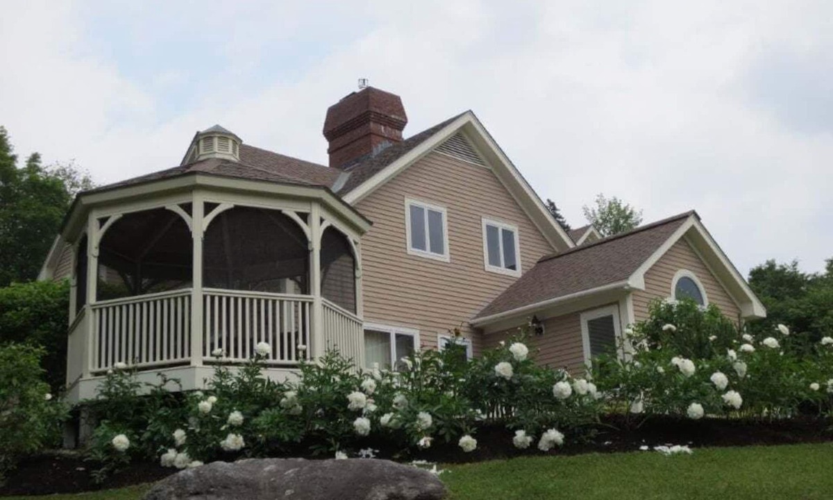Stowe Area House | Mountain Falls: 5 br, fireplace, a/c, game room, hot tub!