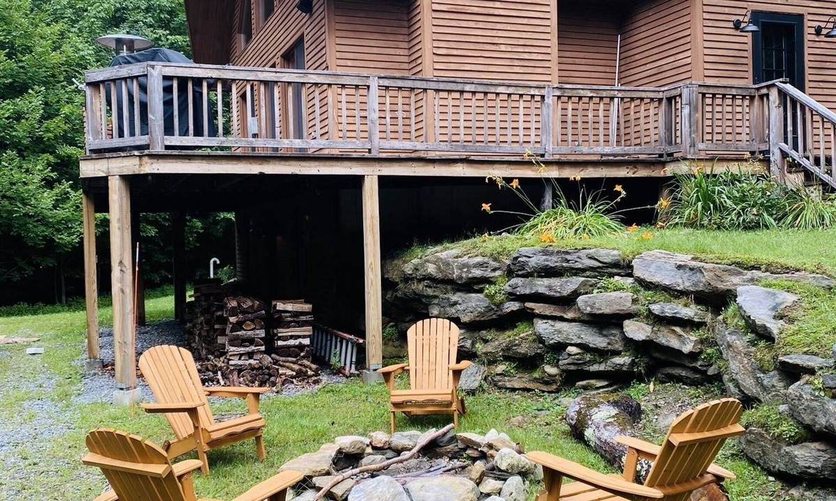 Wardsboro Cabin | Mountain House near Mount Snow & Stratton w/2 Fireplaces, Hot Tub & Sauna