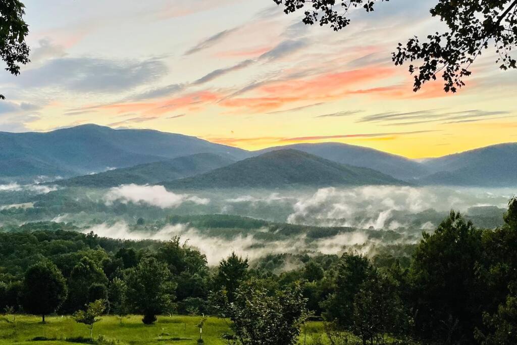 Afton House | Mountain Mama- Amazing Views! + Hot Tub!