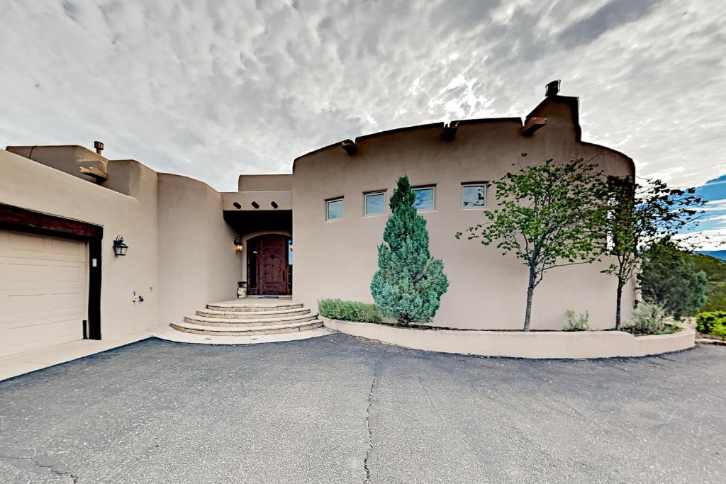 Santa Fe House | Mountain-View Magic