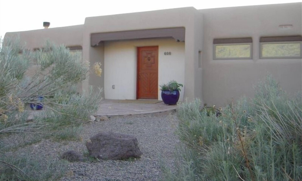 Northeast Santa Fe House | mountain views, walk to plaza, urban wildland interface