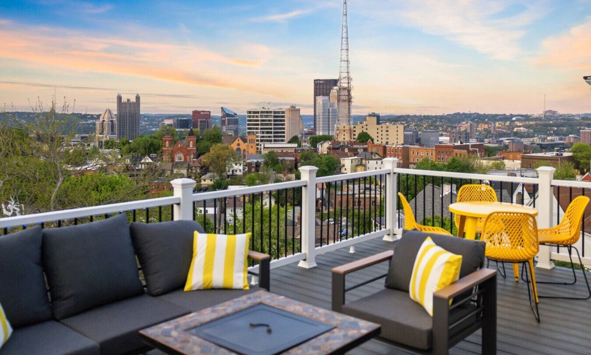 Mount Washington House | Mt. Washington Marvel. Stunning New Design, Epic Views, Hot Tub, Parking