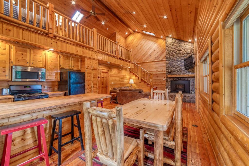 Angel Fire House | Mtn Retreat in Angel Fire - Ride 4 Blocks to Lift!