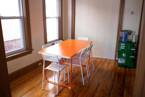 Burlington Hostel | My Cousins Place