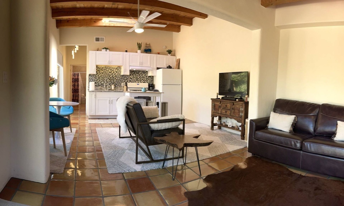 Santa Fe House | New casita w/large yard near the plaza & dog park