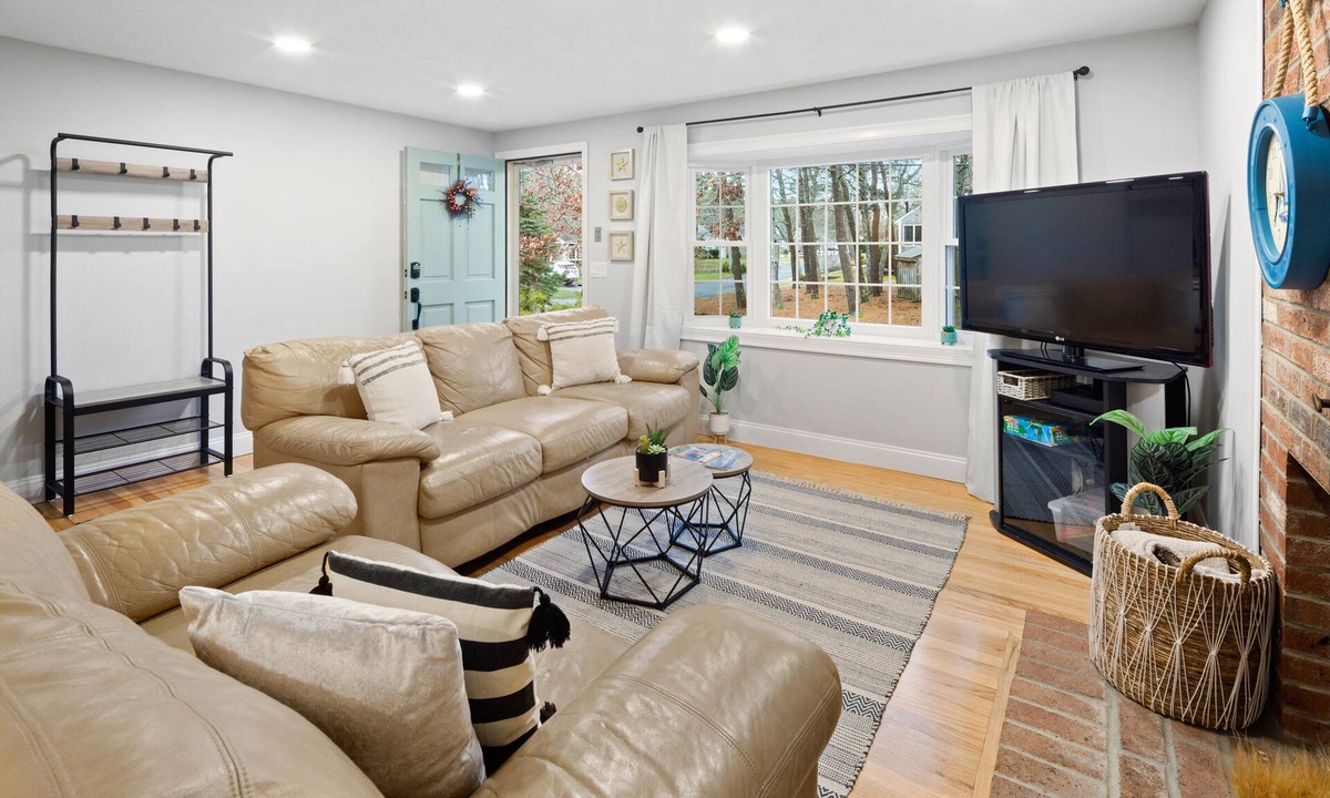 South Dennis House | NEW - Cozy Cape Cod Family Getaway ~ A/C ~ SCREENED PORCH