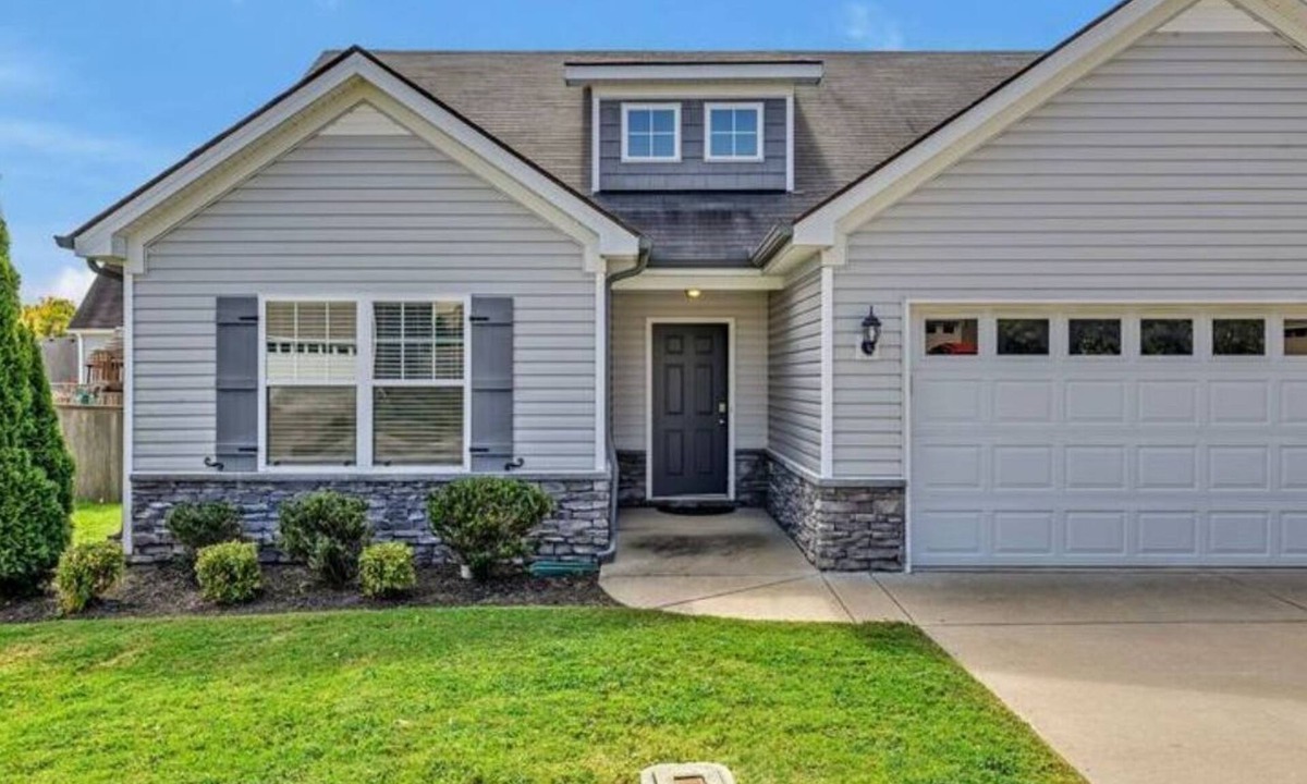 Spring Hill House | New! Cozy Spacious 3BR Spring Hill Home!