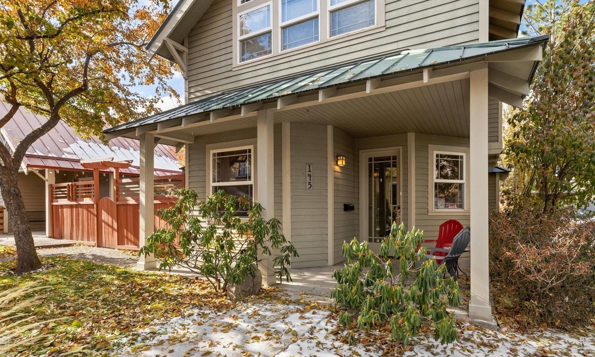 Old Bend Condo | New Listing! Downtown Bend Studio | Walk Everywhere