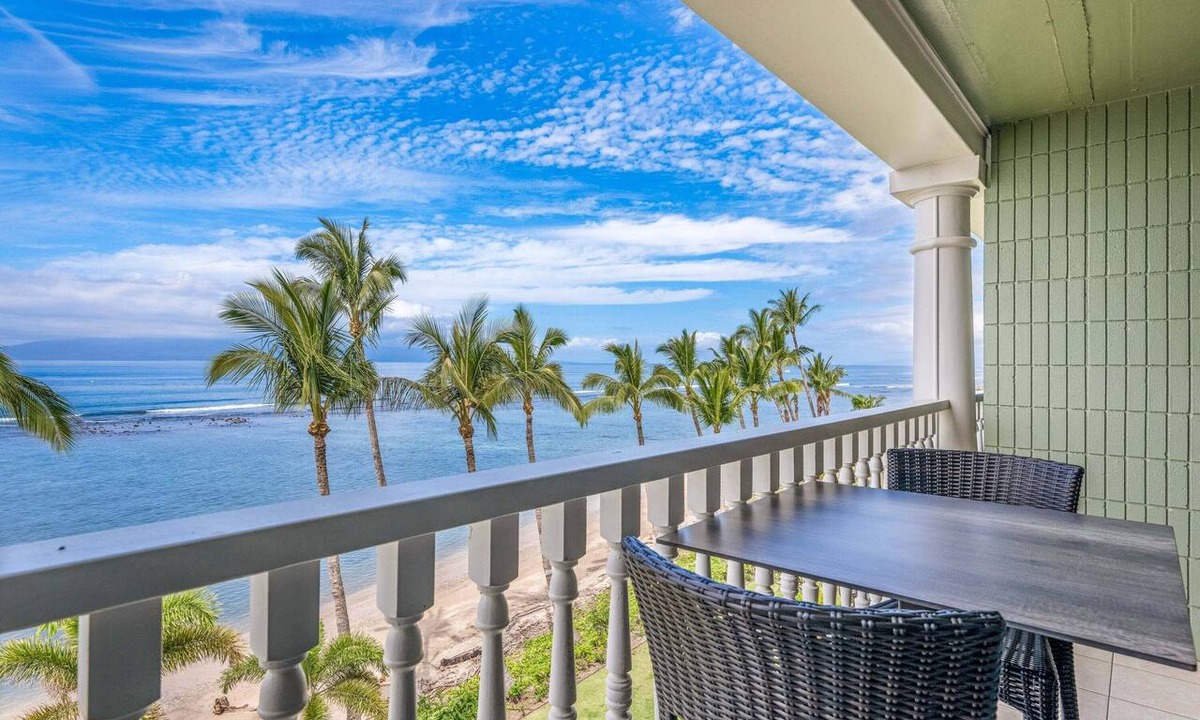 Historic Lahaina Front Street Condo | NEW LISTING: Lahaina Shores 513 – Oceanfront Views