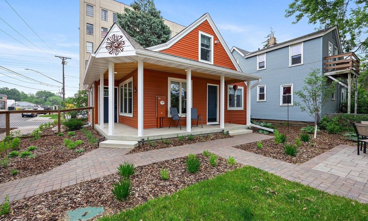 Bottineau House | *NEW* Northeast Arts District Home | EV Charger