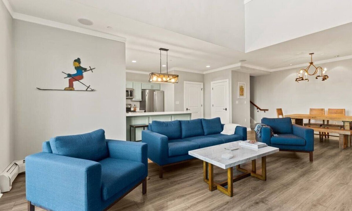 Stratton Mountain Condo | New Renovated 3BR/4BTH Condo Sleeps 10 Gym Heated Pool Walk to Stratton Mtn