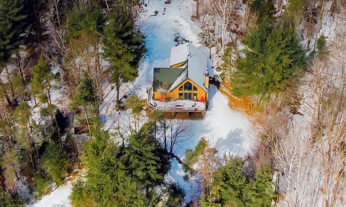 Wilmington Cabin | NEW! Serene, Hot Tub, Near Lake Placid & Whiteface, Arcade