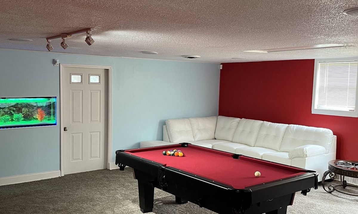 North End House | * Newly Remodeled Mini Mansion
